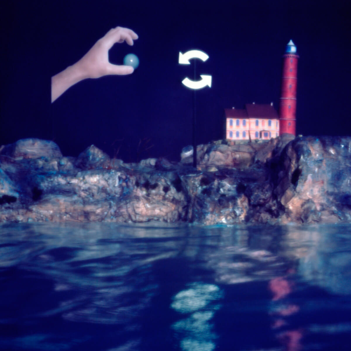 Anleitung zum Austausch der Sonne, wenn Sie erlischt - pinhole photography 6x6 - Kodak Ektar 100 - 3 of 6 - by Sebastian Grochocki