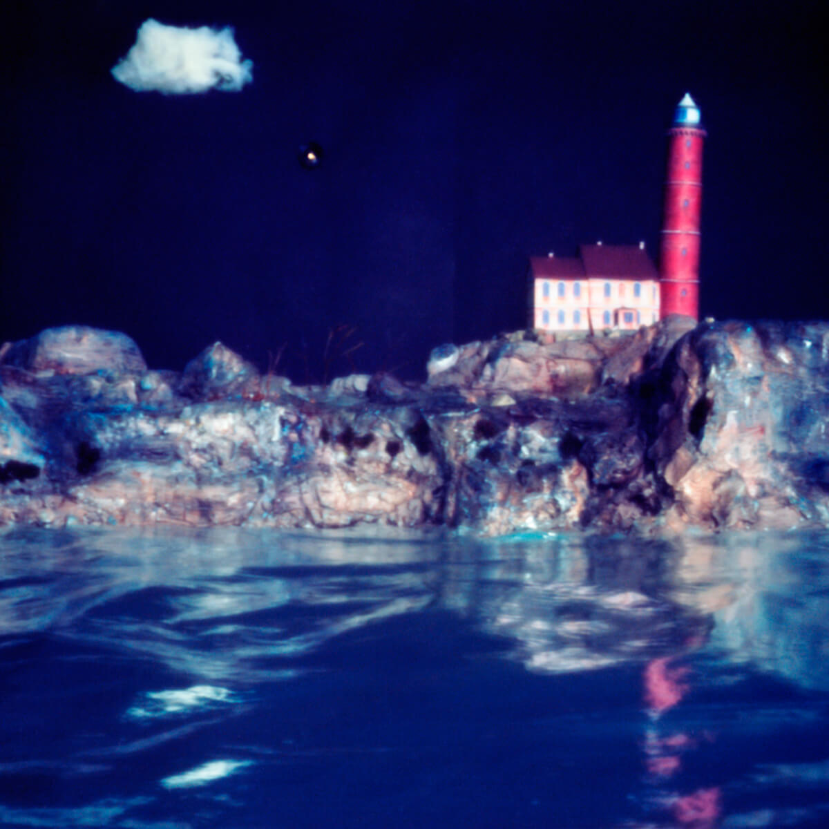 Anleitung zum Austausch der Sonne, wenn Sie erlischt - pinhole photography 6x6 - Kodak Ektar 100 - 4 of 6 - by Sebastian Grochocki