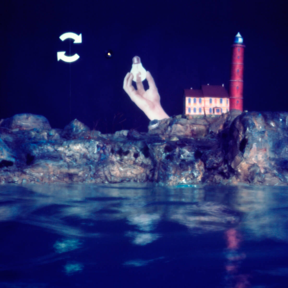 Anleitung zum Austausch der Sonne, wenn Sie erlischt - pinhole photography 6x6 - Kodak Ektar 100 - 5 of 6 - by Sebastian Grochocki